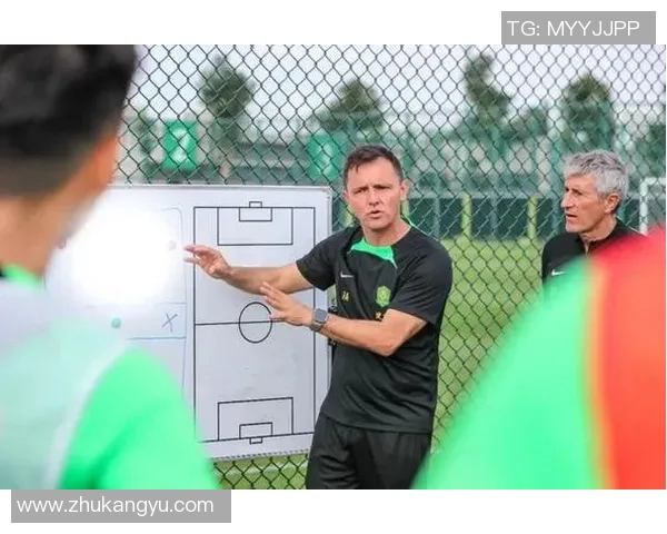 足球战术解读:顶级教练的防守体系揭秘