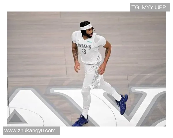 浓眉回应批评：我只专注于比赛